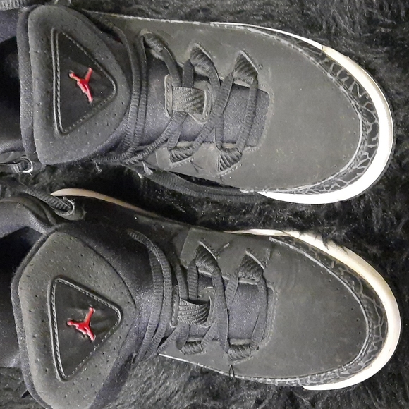 Jordans size 5.5 awesome condition - Picture 2 of 6